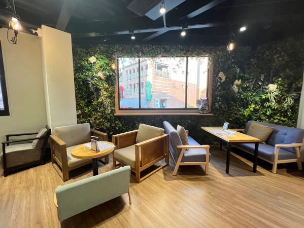 森林小徑健行店用餐環境